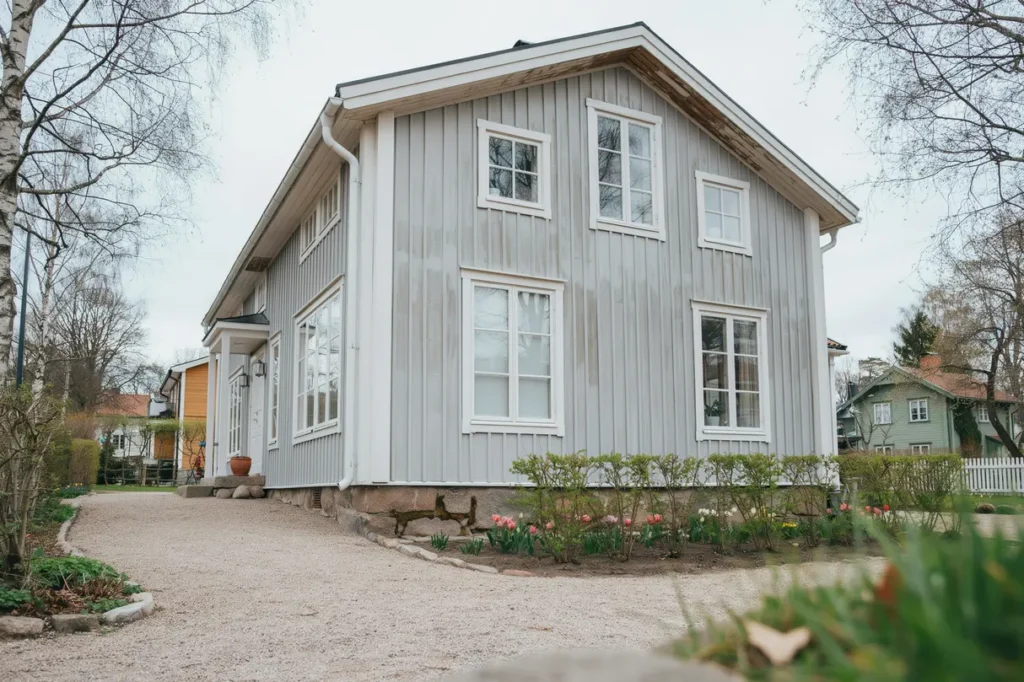 m la fasad s skyddar du huset och h jer intrycket med r tt f rgval